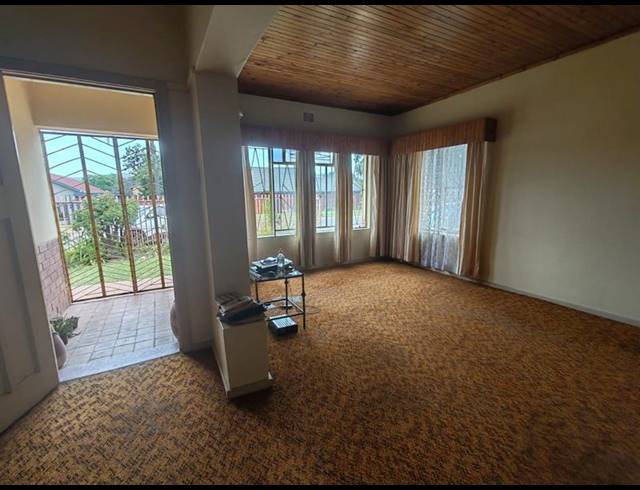 4 BEDROOM HOUSE FOR SALE IN PRETORIA GARDENS